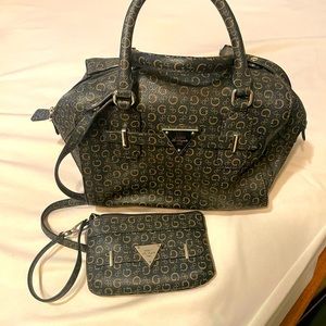 Guess crossbody purse/wristlet